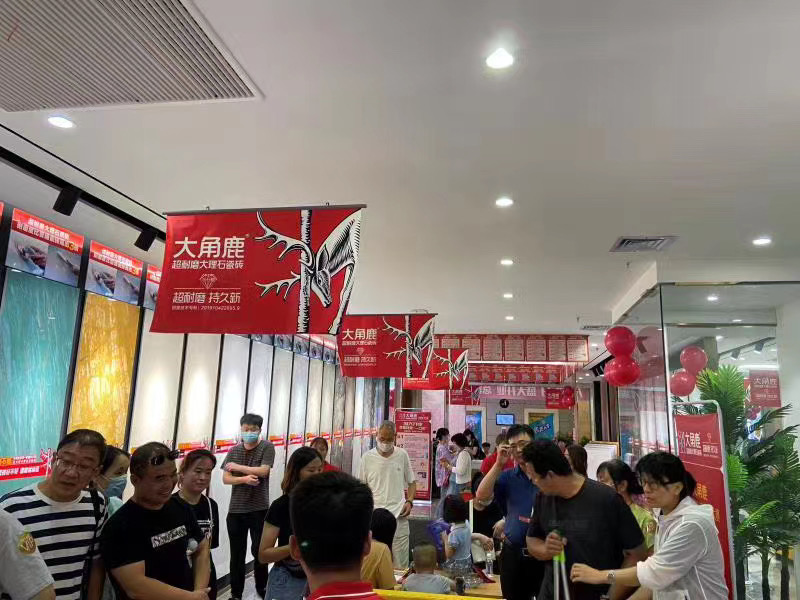 花季传媒黄版超耐磨大理石瓷砖4